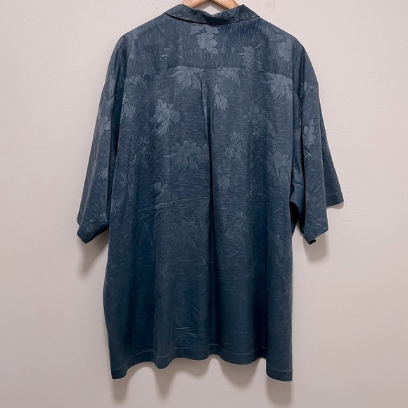 TOMMY BAHAMA Vintage Monochrome Tropical Floral 100% Silk Short Sleeve Shirt - Picture 2 of 11